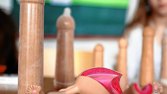 Unterrichtsmaterial für Sexualkunde: Die wirklich wichtigen Fragen machen Jugendliche noch immer mit sich selbst aus.
