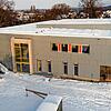 Der Neubau der Thielcke-Realschule von den Sportplätzen aus gesehen: Im Erdgeschoss ist der Physik-Saal untergebracht, im Obergeschoss ...