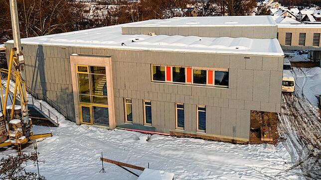 Der Neubau der Thielcke-Realschule von den Sportplätzen aus gesehen: Im Erdgeschoss ist der Physik-Saal untergebracht, im Obergeschoss ...