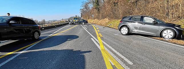 Blick Richtung Allensbach. Drei Fahrzeuge waren an dem Unfall beteiligt.