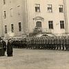 Hoher Besuch: Großherzogin Louise, Schwester Friedrichs III., verabschiedet in der Klosterkaserne in Petershausen im Jahr 1915 ...