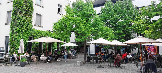 Mit dem Goia ist der Augustinerplatz aufgewertet worden. Sowohl drinnen als auch draußen kann man hier sehr gut sitzen und das fast ...
