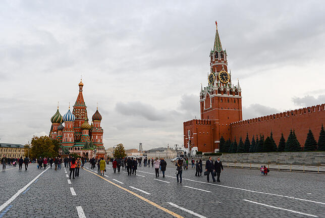 Im flächenmäßig größten Land der Welt leben 144 Millionen Menschen. Die Population wird bis 2050 kleiner werden: Russland wird dann mit ...