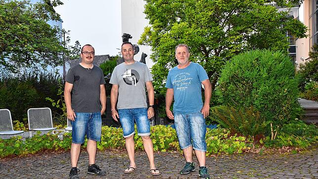 Kassier Patrick Jaiter, Zunftmeister Markus Löffel und sein Stellvertreter Stefan Streit (von links) freuen sich mit den anderen ...