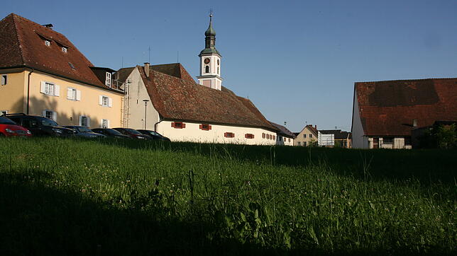 Das Areal an der Klostergasse soll im Zuge der Ortskernsanierung in Hilzingen zum Platz für Wohnbebauung und Geschäfte werden.