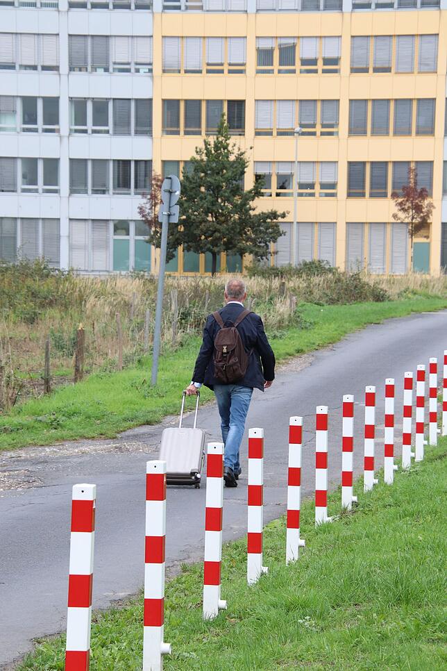 Jürgen Kaz beim Verlassen des Hochsicherheitsgebäudes des OLG.