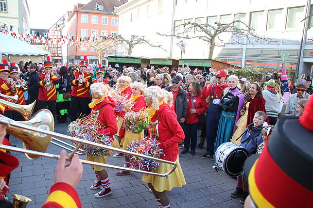 Bild 15: Die Girls von Cheerio Ratoldi geben den Groove auf dem Marktplatz vor