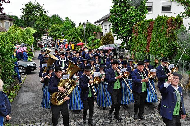 Bild 6: Der Pfingstmusikfest Jubiläumszug zum 100 Jährigen Bestehen in Leimbach – die schönsten Bilder
