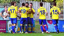 Dreimal war Qendrim Krasniqi (Vierter, von links) beim 5:2 der SpVgg F.A.L. über den FC Furtwangen erfolgreich.