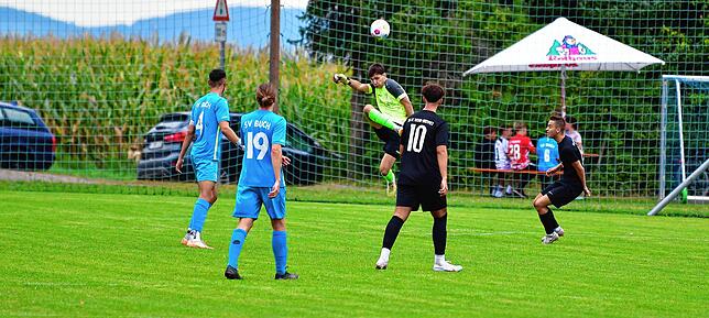 Bild 6: SV Buch setzt sich mit 6:1 gegen die SG FC Wehr/Brennet durch &ndash; und wir haben Bilder!