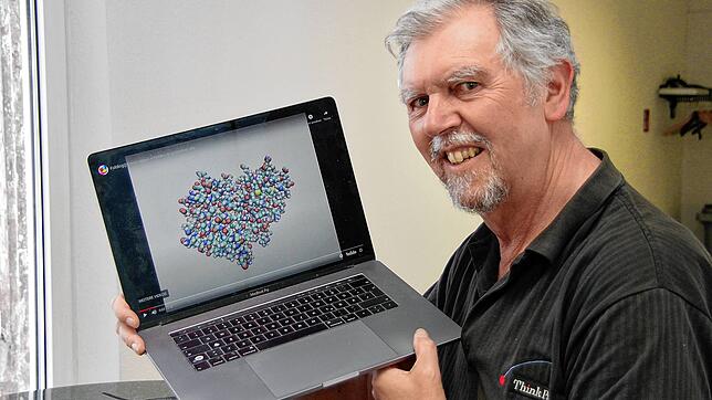 Auf allen Computern von Hans-Jürgen Götz läuft ein Programm zur Berechnung von Möglichkeiten im Kampf gegen das Corona-Virus. Auch viele ...