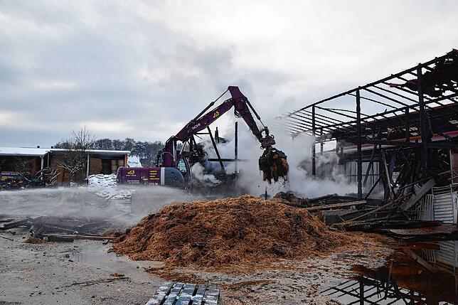 Bild 9: Bilder vom Großbrand eines Ökonomiegebäudes in Orsingen