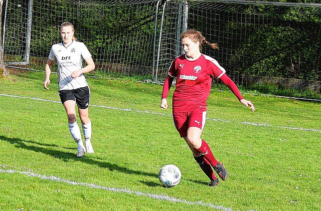 Bild 4: FC Hochrhein wehrt sich tapfer beim 1:2 gegen Spitzenreiter SV Deggenhausertal &ndash; wir haben Bilder!
