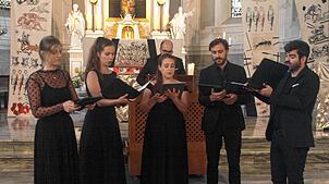 Auf Ödland stellten Eugenia Jäger und Rosemarie Vollmer aus, das Vokalensemble „Tempera mente“ gab einen Vorgeschmack auf sein Konzert. ...