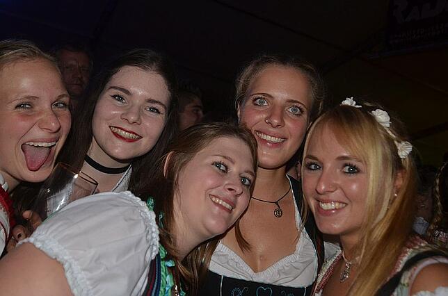 Bild 11: Bilder: Erntedankfest in Weiler startet mit einer großen Party