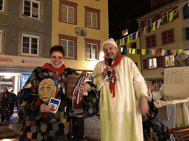 Bild 8: Endlich wieder Fasnacht: Narro-Zunft Waldshut feiert mit Umzug und Narro-Auswürfeln (mit Videos)