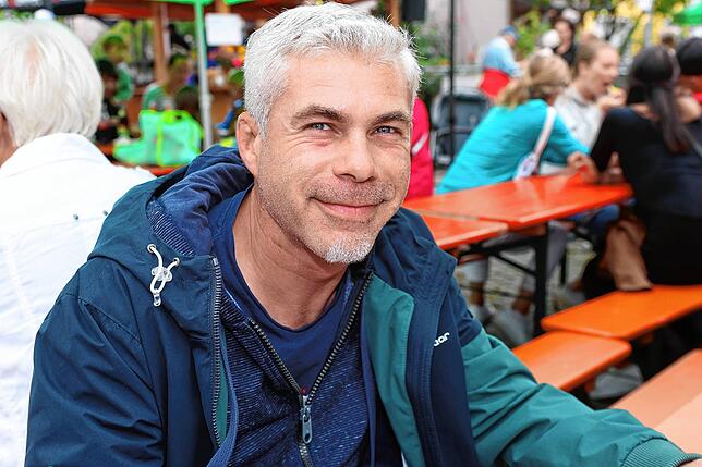Bild 27: Frühschoppen und Flohmarkt locken die Besucher – so endet das Dingelsdorfer Herbstfest 2024