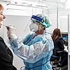03.09.2020, Hamburg: Eine Ärztin nimmt im neuen Corona-Testzentrum der Kassenärztlichen Vereinigung am Hauptbahnhof einen Abstrich. ...