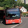 Ein Bus der Seelinie 7395 fährt in Meersburg am Hotel Wilder Mann um die Kurve. (Archivbild)