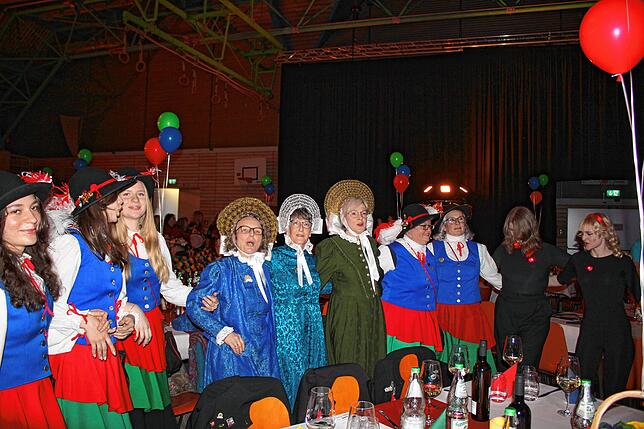 Bild 30: 50 Jahre Marketenderinnen: Jubiläumstanz erzählt ihre Geschichte in Bildern