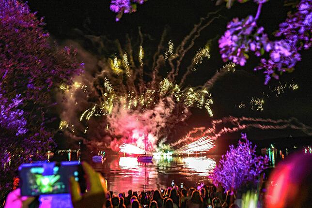 Bild 1: Bilder vom Hausherrenfest am Abend und dem Feuerwerk
