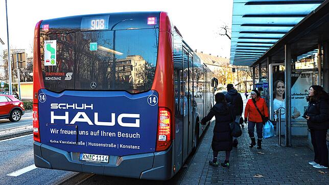Der Bus 908, er startet seinen Weg am Zähringerplatz in Konstanz und passiert am Lago die Deutsch/Schweizer Grenze. Wird auch die Fahrt ...