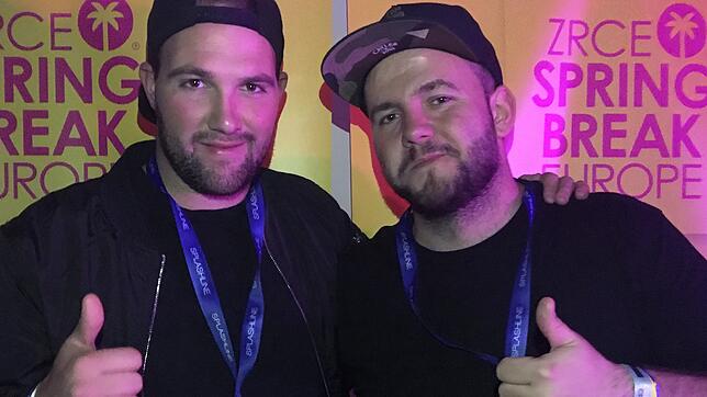 Daumen hoch für einen der bedeutendsten Auftritte: Albatros (links) und Mr. Bay direkt nach dem Auftritt beim Spring Break Europe in ...