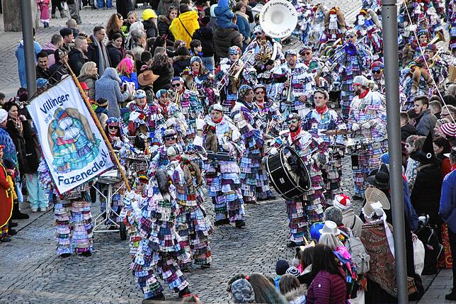 Bild 17: Bilder vom großen Kinderumzug in VS-Villingen am Schmotzigen &ndash; Teil 2