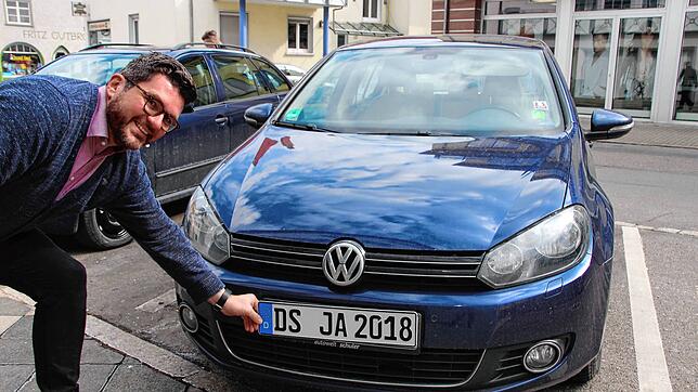 Der Kreistag entscheidet über die Wiedereinführung des DS-Kennzeichens. Unser Bild mit dem Landtagsabgeordneten Niko Reith stammt von ...