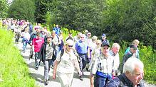 120 Teilnehmer nahmen am SÜDKURIER-Wandertag teil. Die Tour führte zum Ursprung der Ablach.