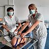 Am Schwarzwald-Baar Klinikum schulen derzeit Experten das Personal in der Versorgung von Corona-Patienten.