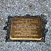 Auf dem Stolperstein in der Teggingerstraße in Radolfzell, der von Gunter Demnig in diesem Herbst eingelassen worden ist, stehen die ...