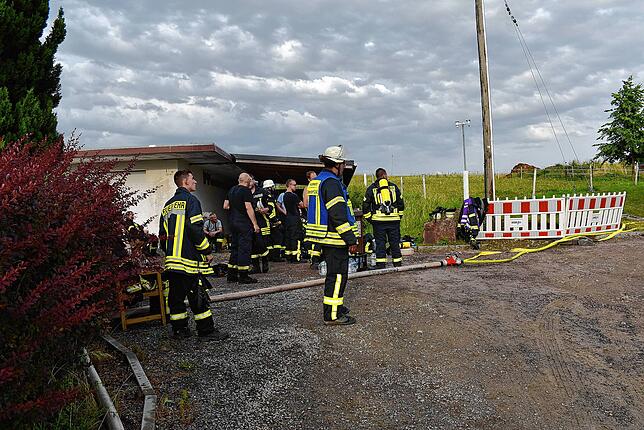 Die Feuerwehren aus Ühlingen-Birkendorf, Bonndorf sowie Waldshut-Tiengen waren mit mehreren Löschfahrzeugen und Einsatzkräften vor Ort. ...
