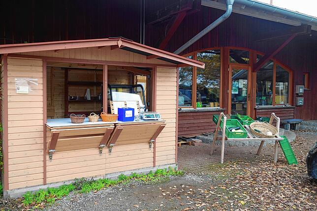 Ein Hofladen und ein Café werden unter anderem von der Andreashof GmbH betrieben.