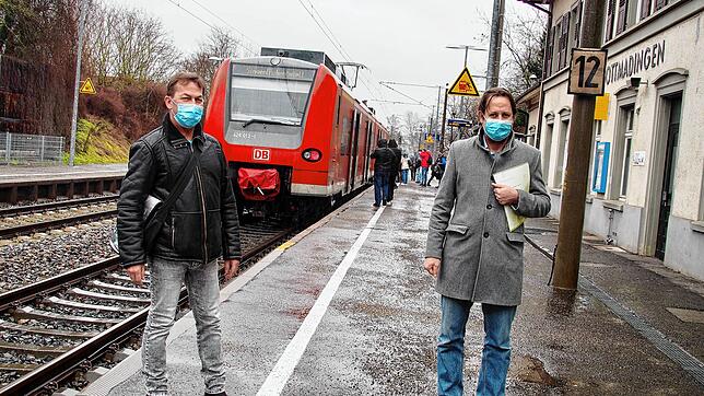 Jürgen Keck (FDP-MdL) und Bürgermeister Michael Klinger haben sich auf dem Bahnsteig am Gottmadinger Bahnhof getroffen. Hier hatten in ...
