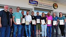 Die bei der Hauptversammlung Geehrten des TSV Stetten a.k.M (von links): Florian Pepke (Vorsitzender), Andreas Pepke ...