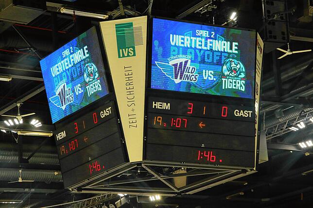 Bild 9: Fans, fliegende Fäuste und Feiern &ndash; Bilder vom 5:1 der Wild Wings gegen Straubing