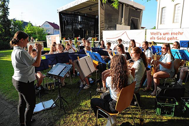 Die Jugendkapelle WiSeLi sorgt nach dem Festakt für die erste musikalische Untermalung.