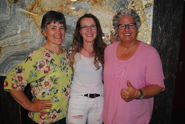 Die ehrenamtlichen Mitarbeiterinnen der Gemeindeteams von Ober- und Unterlauchringen, Gertrud Bernauer-Eckert, Ulrika Schirmaier und ...