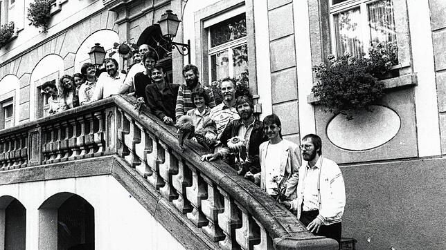Bis zu 18 Personen stark war der grüne Ortsverband in den 80er-Jahren. Das Gruppenbild auf der Rathaustreppe entstand im zehnten Jahr ...