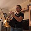 Sabine Kuntz spielt ihren Video-Part für das Gesamtvideo der Stadtkapelle Blumberg ein.