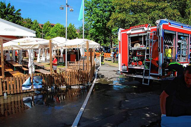 Bild 14: Bilder der Brandstelle nach einem Feuer auf dem Seehasenfest