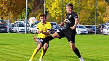 Am Sonntag (15 Uhr) empfängt der FC Öhningen-Gaienhofen um Felix Wäschle (rechts) den SV Denkingen. Das Hinspiel im Oktober 2023 ...