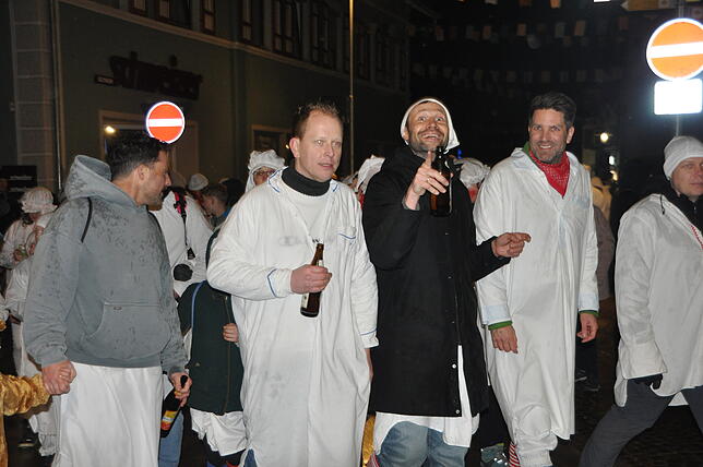 Bild 14: Hemdglonker-Umzug in Markdorf: Hunderte Narren im weißen „Nachthemed“ – die besten Bilder!