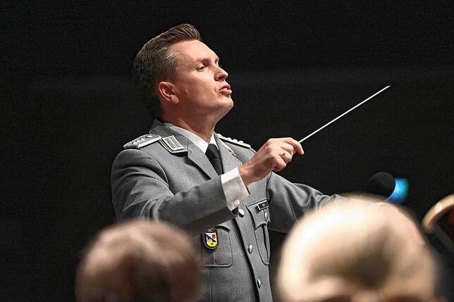 Bild 19: Volle Zuschauerreihen und gute Laune: Bilder vom Benefizkonzert mit dem Heeresmusikcorps