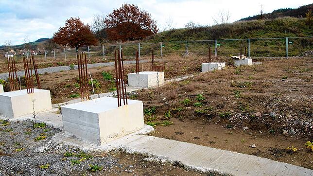 Der Betrieb auf der Baustelle des geplanten Modeparks Röther im Gewerbegebiet Horheim ist eingestellt. Wenige Woche nach Beginn der ...