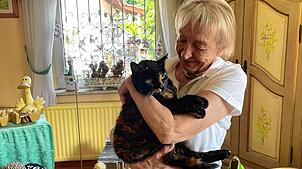 Hier ist Zuwendung dringend notwendig: Eine blinde und taube, ausgesetzte Katze, die Hannelore Nuß vor etwa fünf Monaten gerettet hat.