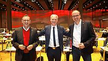 Sitzen durch Wiederwahl fest im Sattel (von links): Andreas Osner (Bürgermeister für Soziales, Kultur und Sport), Baubürgermeister Karl ...