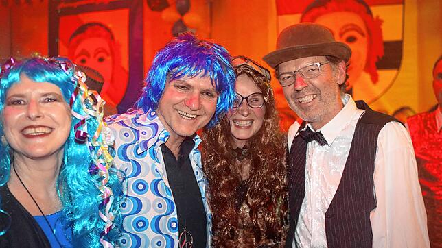 Bild 5: Glückwunsch! Fotos vom Jubelball zu Ehren der Lausbuben der Narrengemeinde Hofpeter