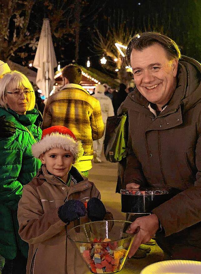 Bild 13: Der Hincooker backt für die Konstanzer Tafel: Bilder der Spendenaktion auf dem Weihnachtsmarkt